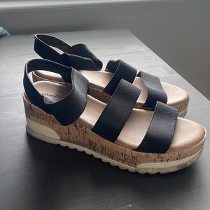 universal thread strap sandals